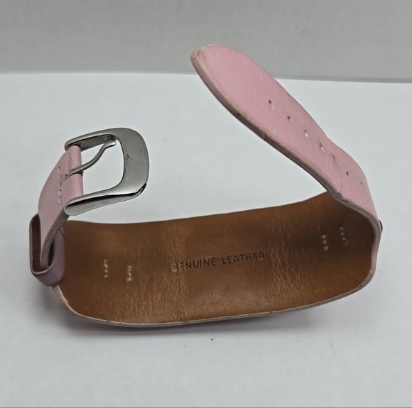 Women Guess Watch Pink Leather Wide Band Cuff Silver Case Quartz New Battery - Picture 10 of 11